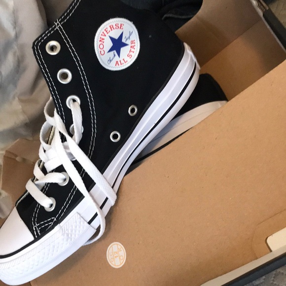 Black converse youth hitop - Picture 1 of 3